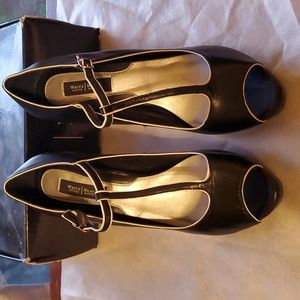 WHBM black leather Mary Jane pump w/ white piping, size 8.5, style name Toucan.
